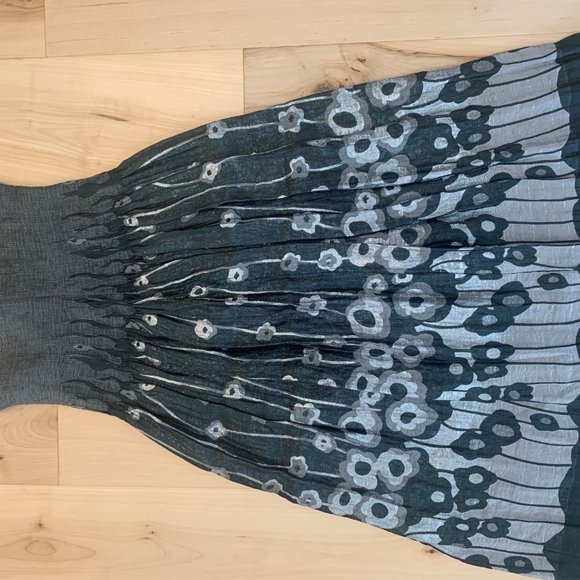 Dress - Picture 2 of 5